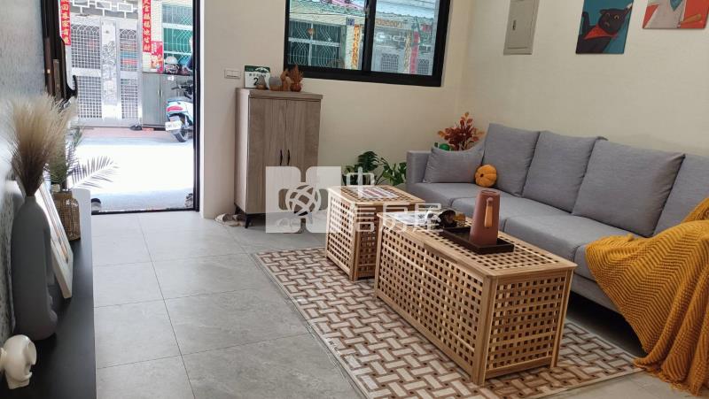 陽明商圈翻新車庫透天房屋室內格局與周邊環境