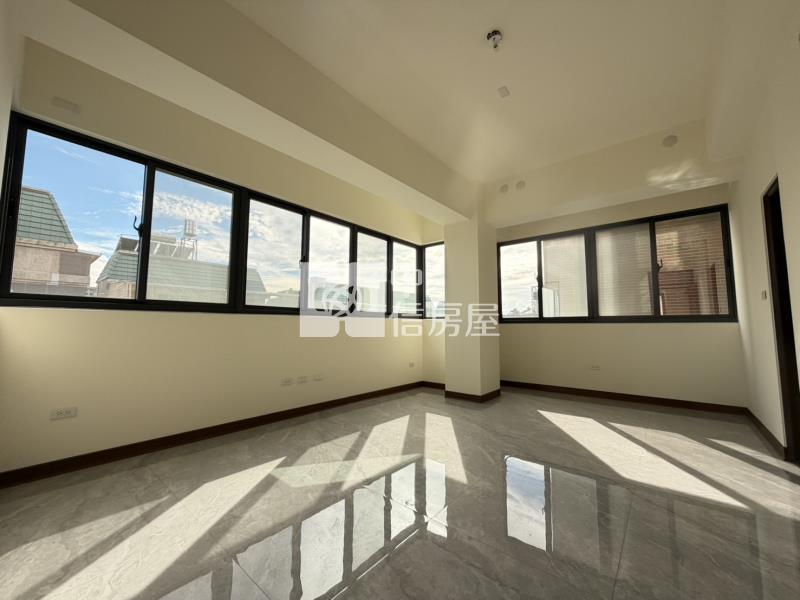 葳格旁全新未住角間電梯店面房屋室內格局與周邊環境