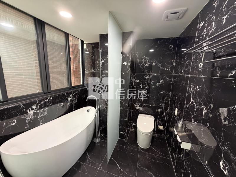 葳格旁全新未住角間電梯店面房屋室內格局與周邊環境