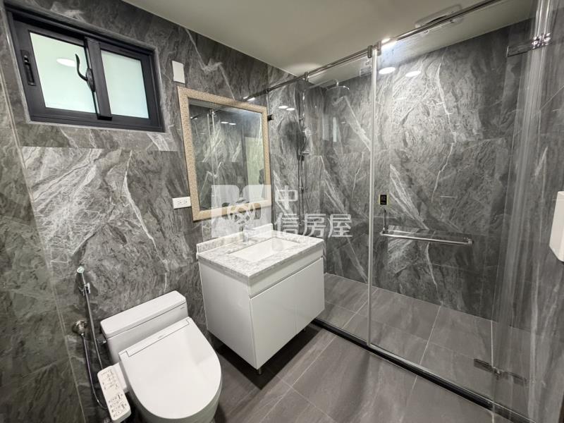 葳格旁全新未住角間電梯店面房屋室內格局與周邊環境