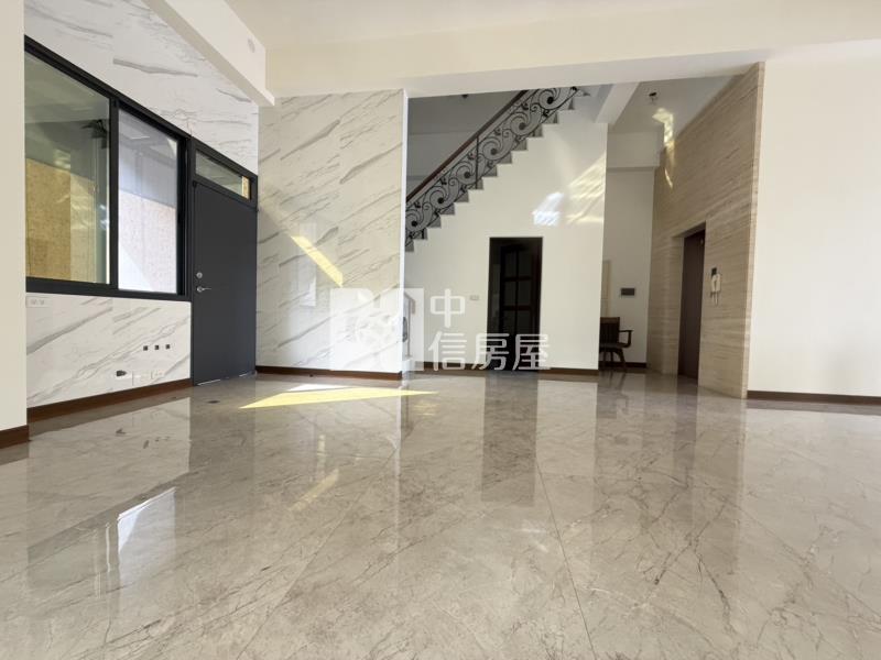 葳格旁全新未住角間電梯店面房屋室內格局與周邊環境