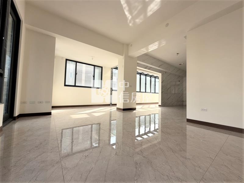 葳格旁全新未住角間電梯店面房屋室內格局與周邊環境