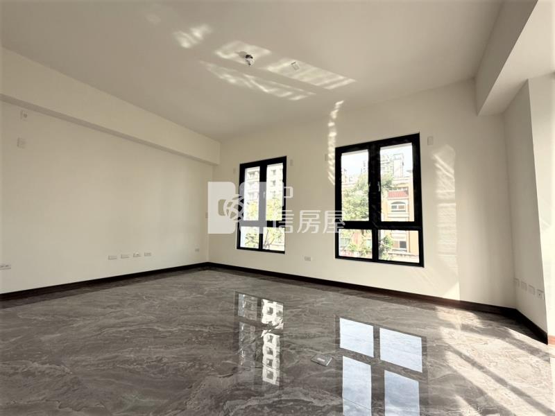 葳格旁全新未住角間電梯店面房屋室內格局與周邊環境