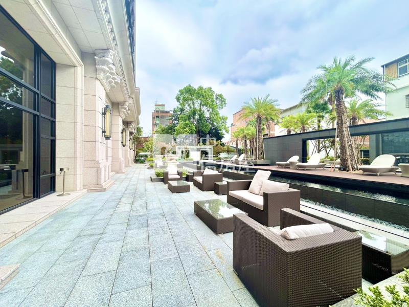 法吉歐里二房車位華廈房屋室內格局與周邊環境