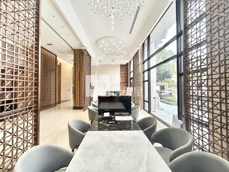 法吉歐里二房車位華廈房屋室內格局與周邊環境