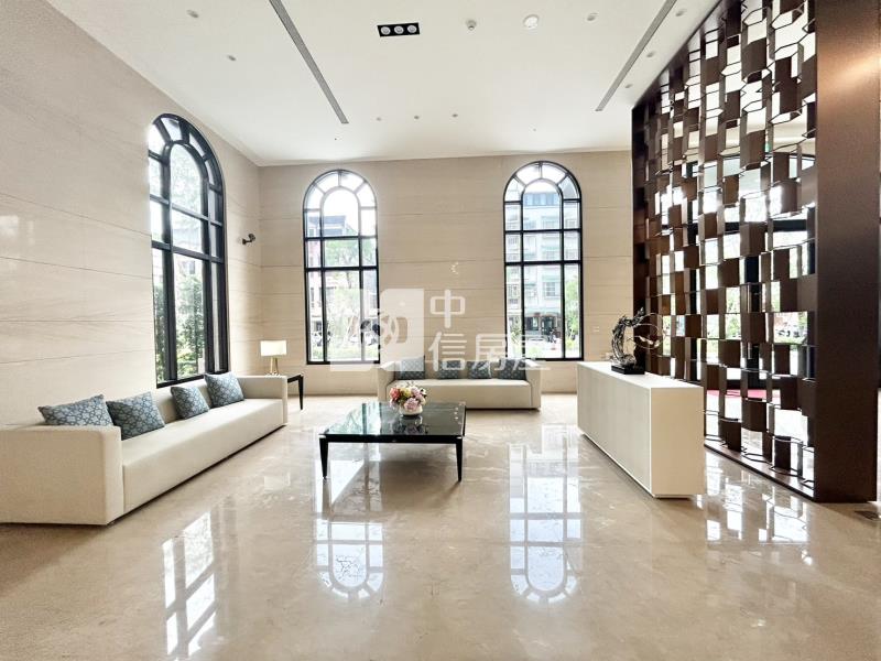 法吉歐里二房車位華廈房屋室內格局與周邊環境