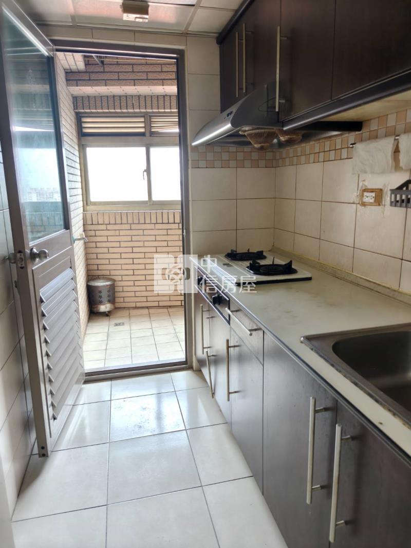 優活21二房車位房屋室內格局與周邊環境