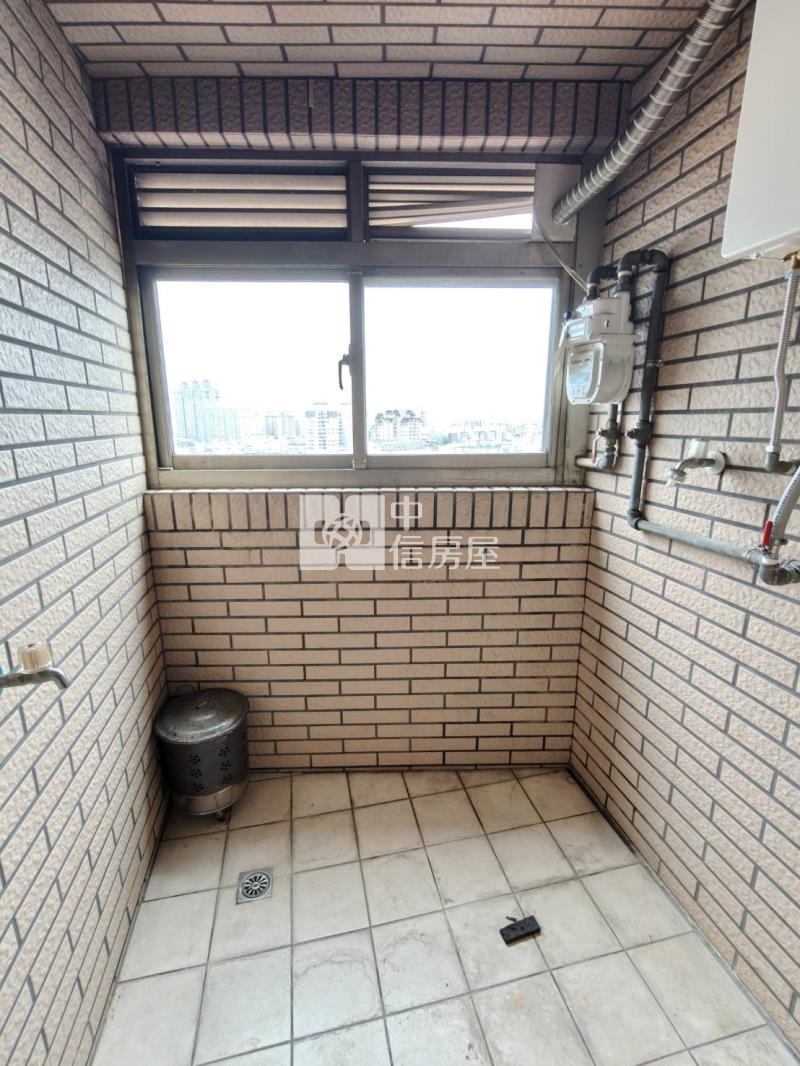 優活21二房車位房屋室內格局與周邊環境