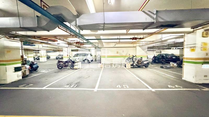 文藻生活圈景觀3+1房~附平面車位房屋室內格局與周邊環境