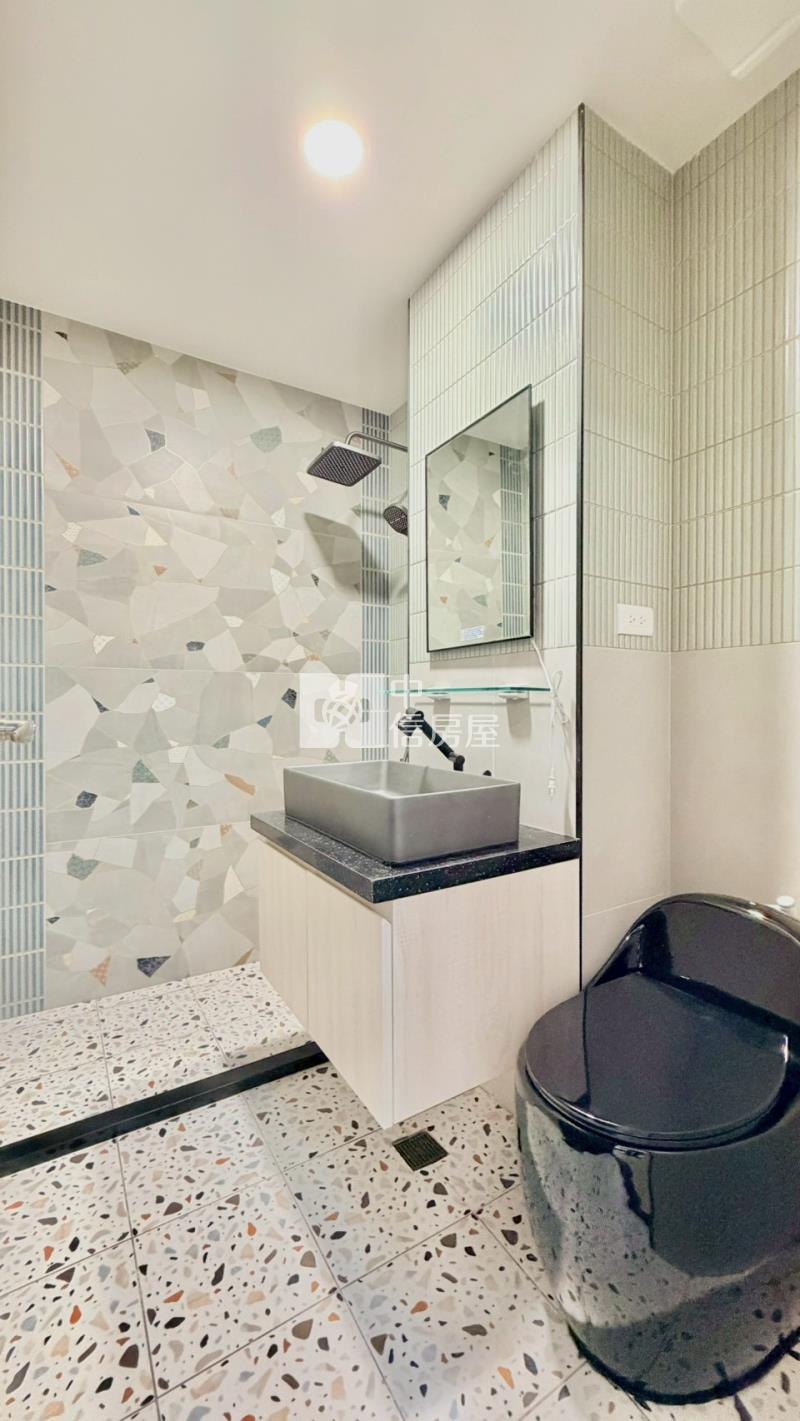 文藻生活圈景觀3+1房~附平面車位房屋室內格局與周邊環境