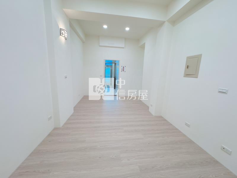 近龍安商圈.文中路.稀有一樓三房車房屋室內格局與周邊環境