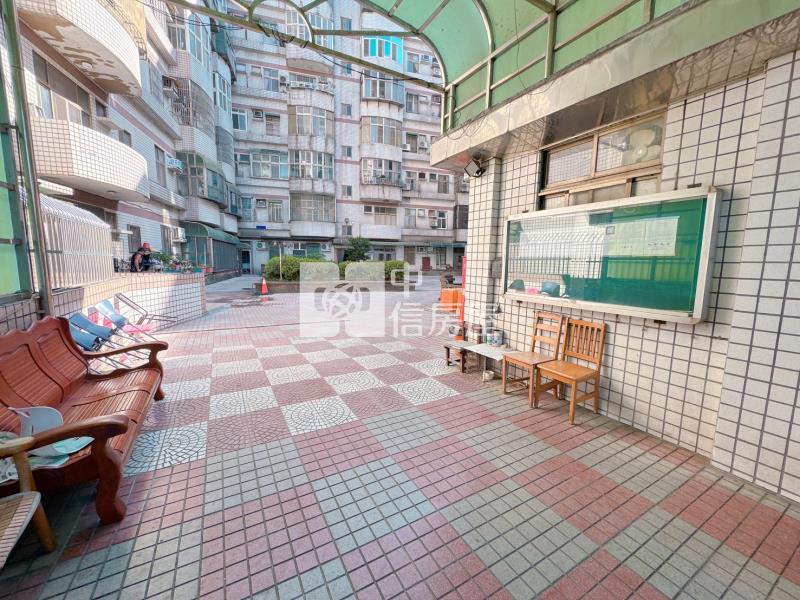 近龍安商圈.文中路.稀有一樓三房車房屋室內格局與周邊環境