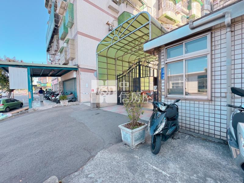 近龍安商圈.文中路.稀有一樓三房車房屋室內格局與周邊環境