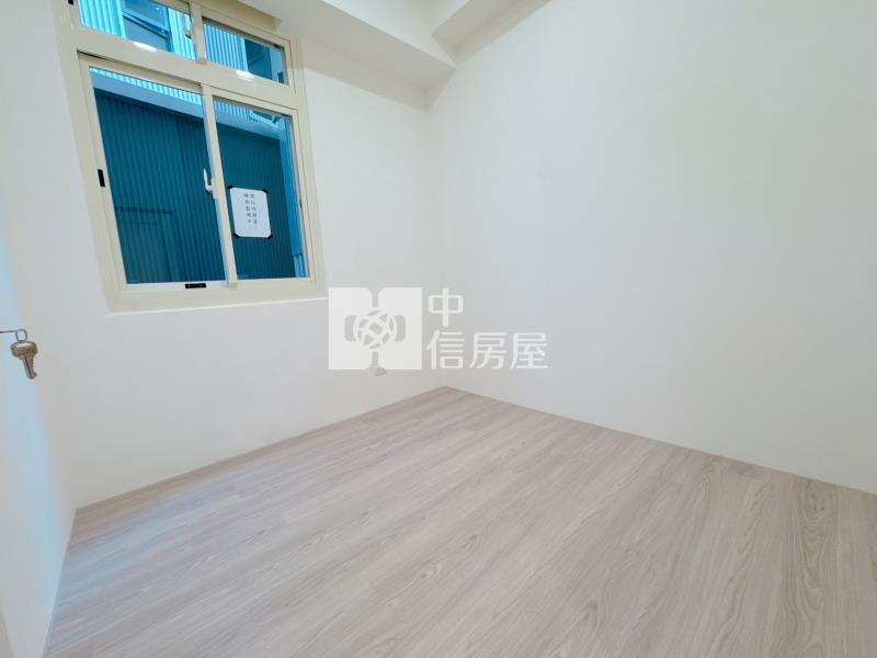 近龍安商圈.文中路.稀有一樓三房車房屋室內格局與周邊環境