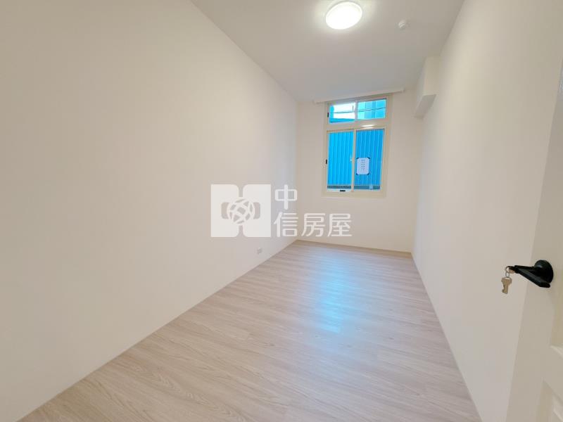 近龍安商圈.文中路.稀有一樓三房車房屋室內格局與周邊環境