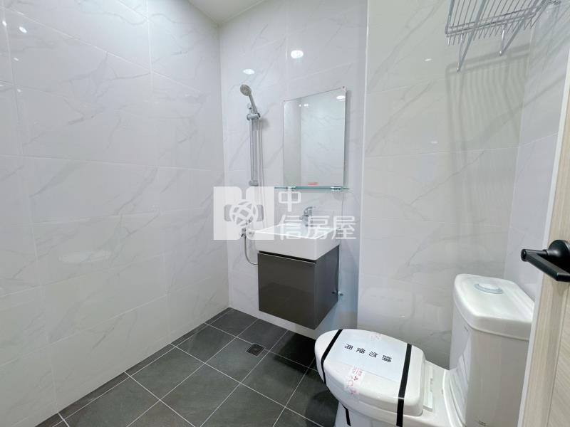 近龍安商圈.文中路.稀有一樓三房車房屋室內格局與周邊環境