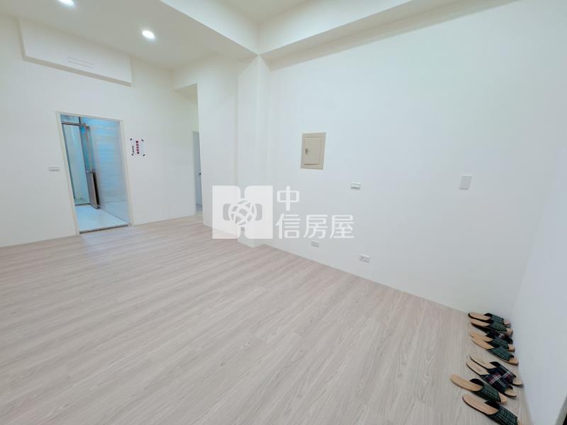 近龍安商圈.文中路.稀有一樓三房車房屋室內格局與周邊環境