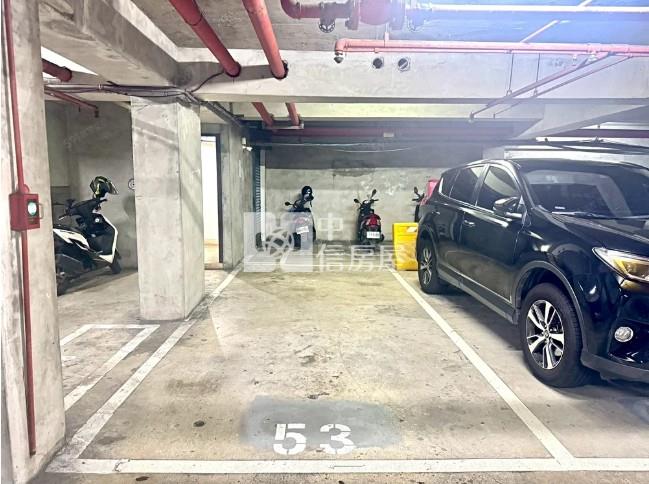 近龍安商圈.文中路.稀有一樓三房車房屋室內格局與周邊環境