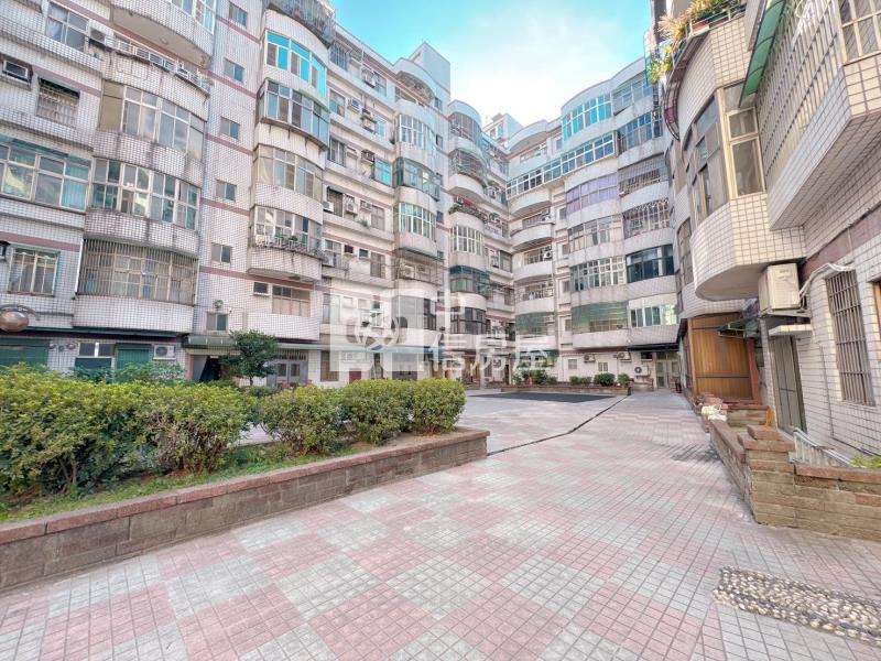 近龍安商圈.文中路.稀有一樓三房車房屋室內格局與周邊環境