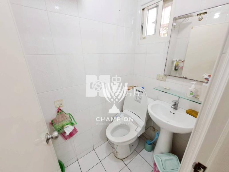 【冠軍】培德臨路透天住家店面房屋室內格局與周邊環境