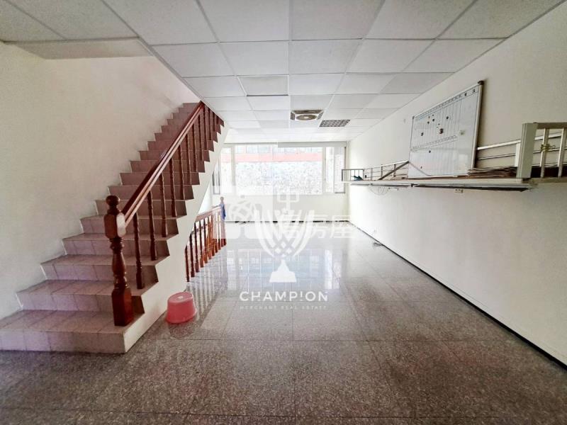 【冠軍】培德臨路透天住家店面房屋室內格局與周邊環境