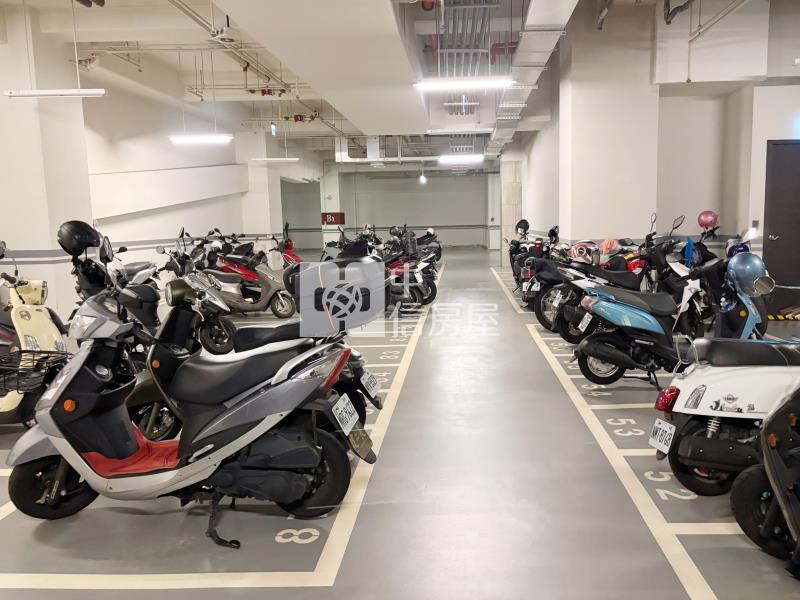 鉅虹曙光之旅大三房平車房屋室內格局與周邊環境