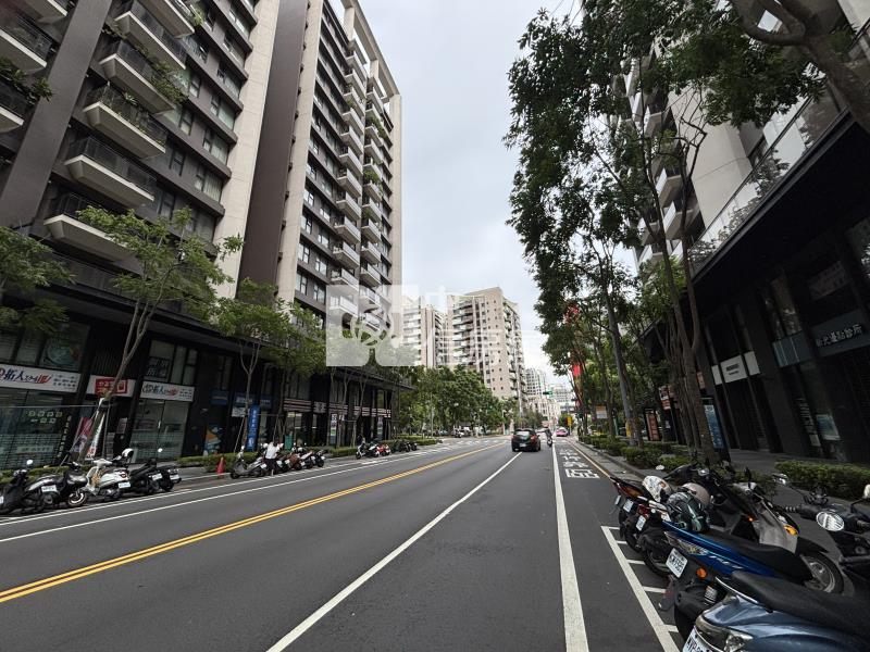 鉅虹曙光之旅大三房平車房屋室內格局與周邊環境