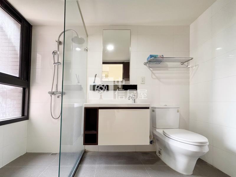 鉅虹曙光之旅大三房平車房屋室內格局與周邊環境