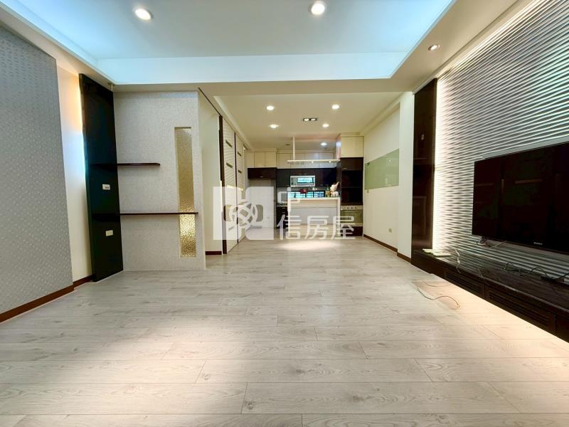 中央公園旁雙車位稀有別墅房屋室內格局與周邊環境