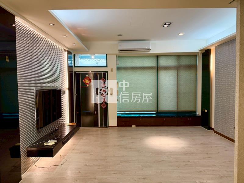 中央公園旁雙車位稀有別墅房屋室內格局與周邊環境