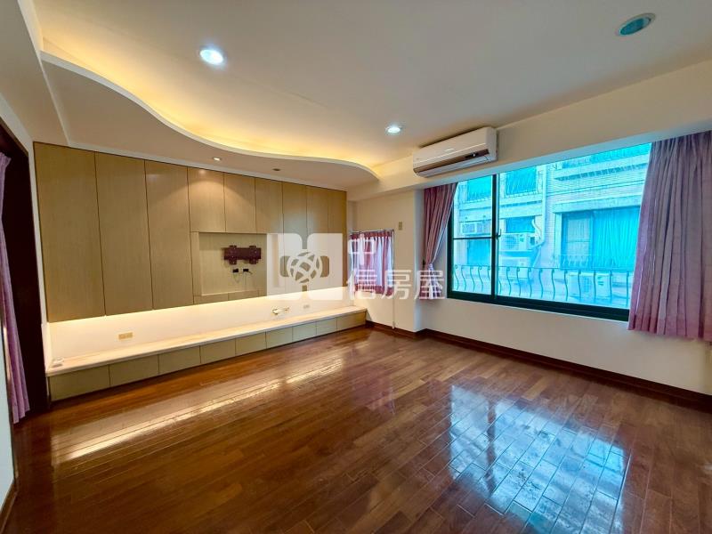 中央公園旁雙車位稀有別墅房屋室內格局與周邊環境