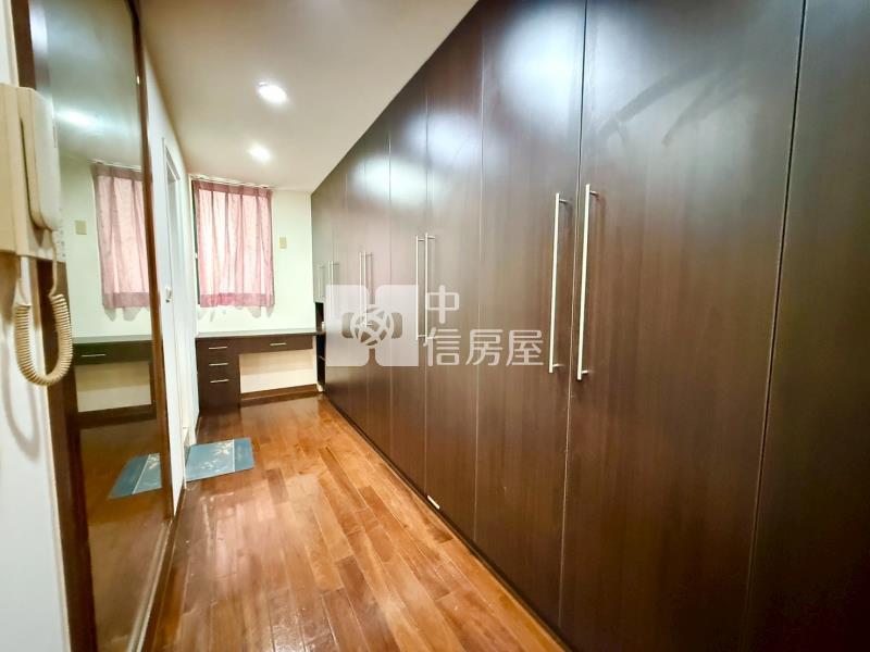 中央公園旁雙車位稀有別墅房屋室內格局與周邊環境