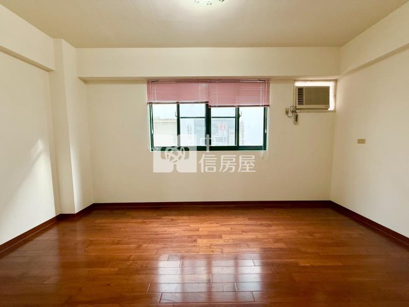 中央公園旁雙車位稀有別墅房屋室內格局與周邊環境