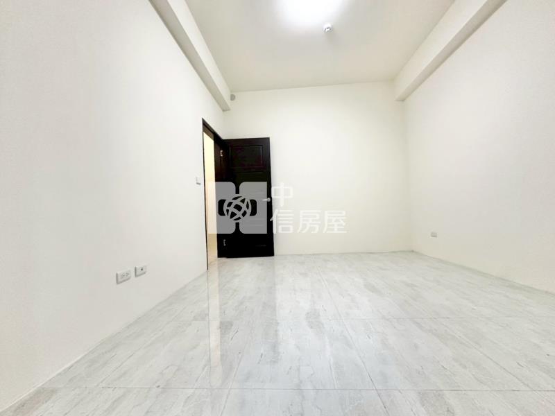 平鎮家樂福旁電梯別墅(山峰苑)房屋室內格局與周邊環境