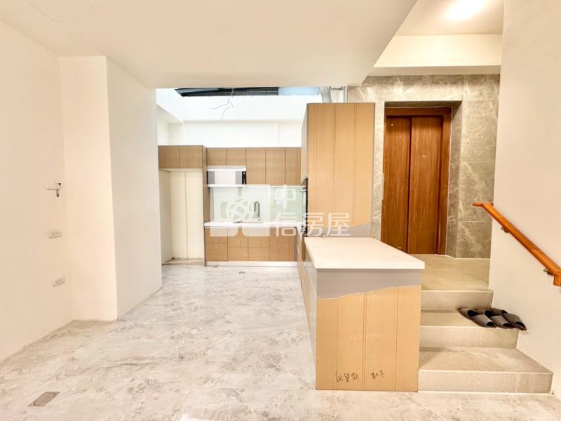 平鎮家樂福旁電梯別墅(山峰苑)房屋室內格局與周邊環境