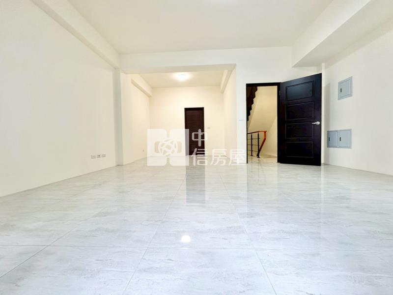 平鎮家樂福旁電梯別墅(山峰苑)房屋室內格局與周邊環境