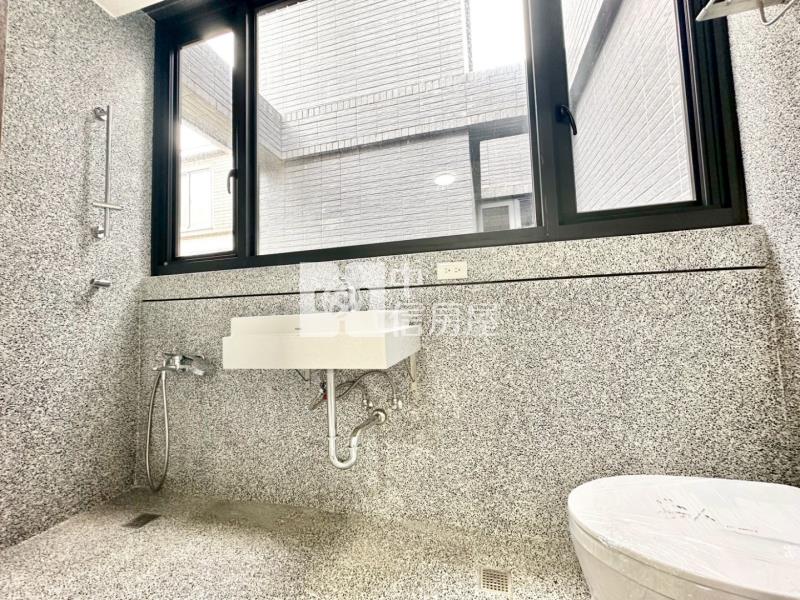 平鎮家樂福旁全新電梯美別墅(山峰苑)房屋室內格局與周邊環境