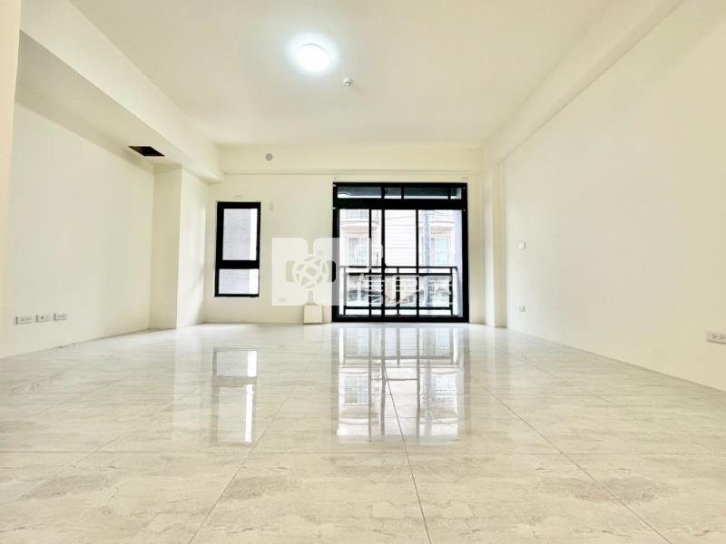 平鎮家樂福旁全新電梯美別墅(山峰苑)房屋室內格局與周邊環境