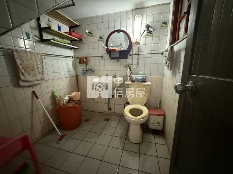 西區崇倫公園大地坪透天房屋室內格局與周邊環境