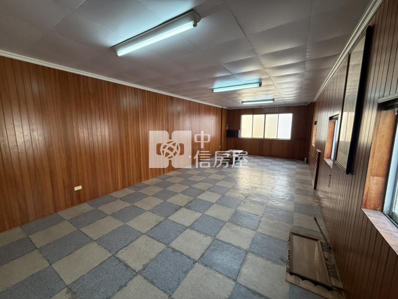 西區崇倫公園大地坪透天房屋室內格局與周邊環境