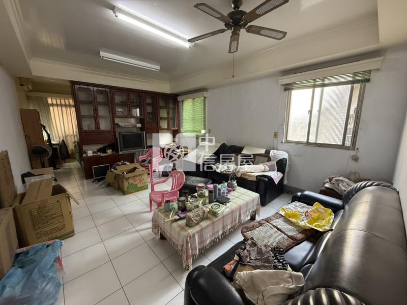 西區崇倫公園大地坪透天房屋室內格局與周邊環境