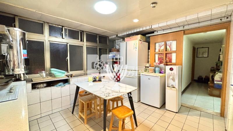 光華國宅稀有前區海景夜色宅房屋室內格局與周邊環境