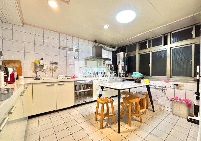 光華國宅稀有前區海景夜色宅房屋室內格局與周邊環境