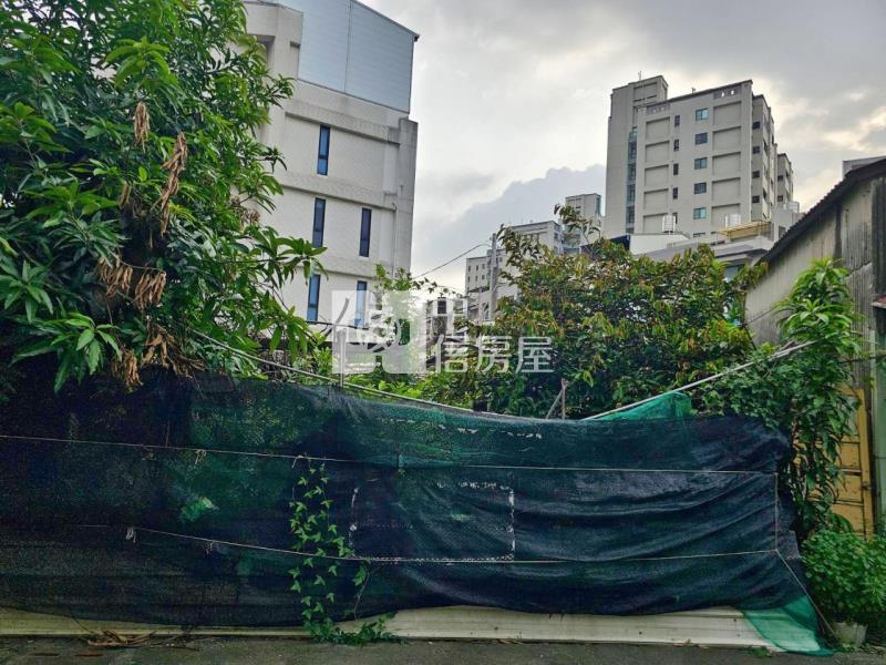 善化夜市旁三面臨24米路美建地房屋室內格局與周邊環境