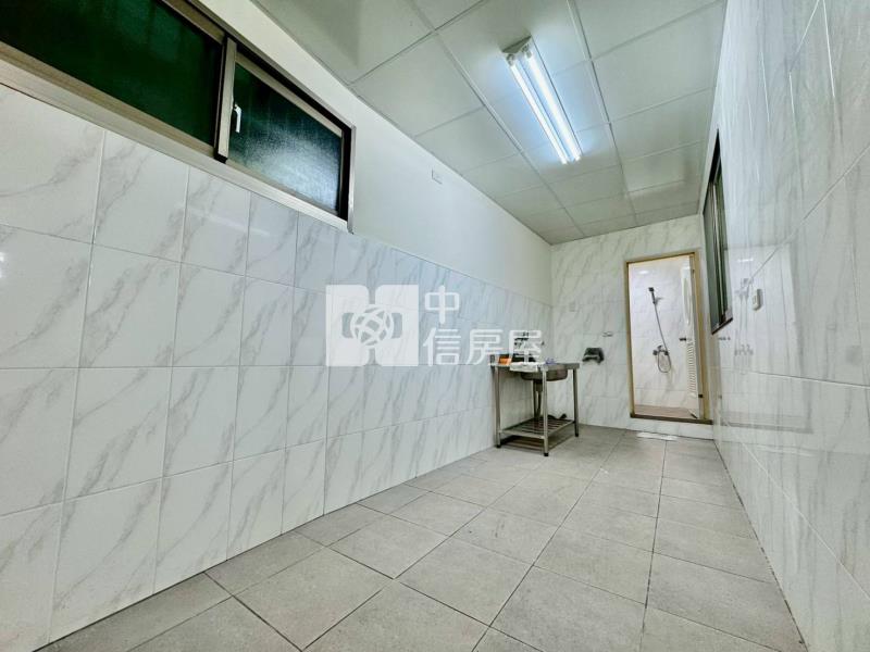 崇德.永興商圈.1樓大面寬店面+2樓公寓住家.雙車位房屋室內格局與周邊環境
