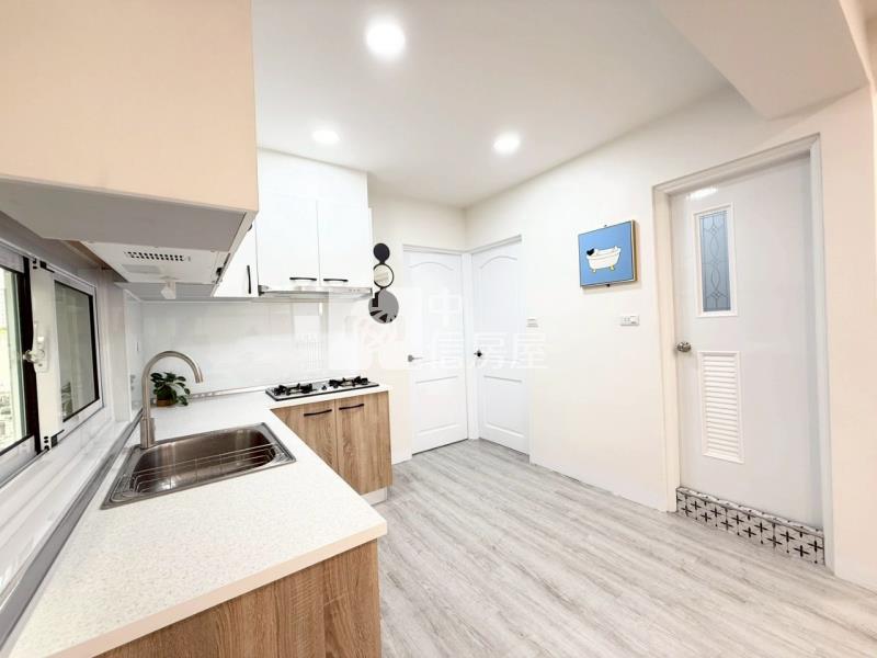 高雄鳳山青年國中5樓美寓房屋室內格局與周邊環境