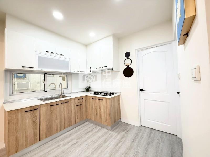 高雄鳳山青年國中5樓美寓房屋室內格局與周邊環境