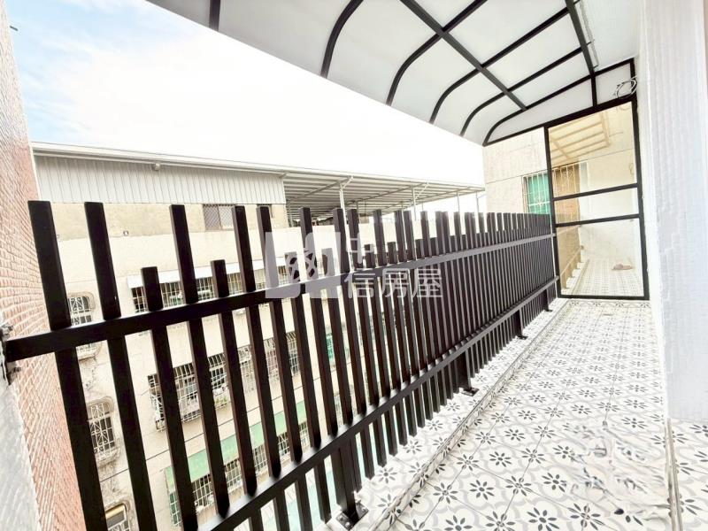 高雄鳳山青年國中5樓美寓房屋室內格局與周邊環境