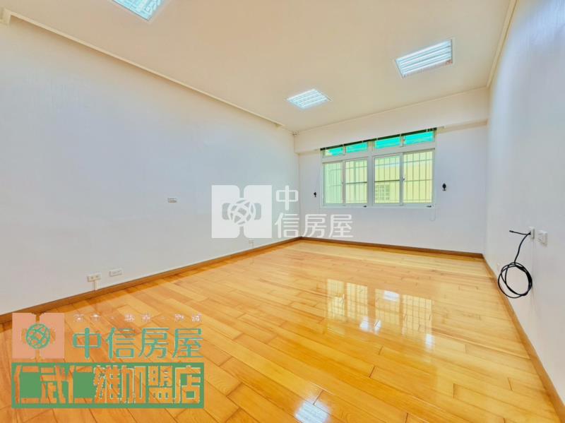 鳳山車站~捷運雙線交會~人潮金店面房屋室內格局與周邊環境