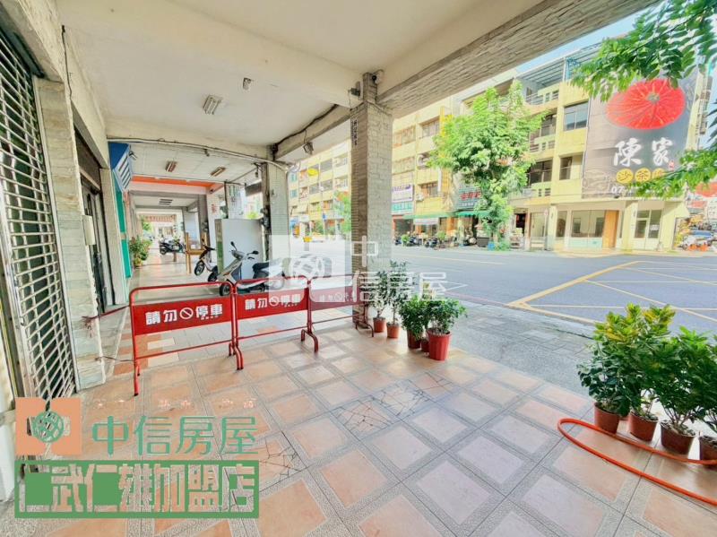 鳳山車站~捷運雙線交會~人潮金店面房屋室內格局與周邊環境